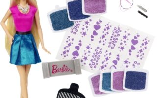 A Barbie doll with long blonde hair wears a pink top and metallic blue skirt. Around her are sheets of purple stickers, glittery hair chalks in blue and purple, a pink Barbie bar, a black comb, and small hair accessories including clips and hairbands.
